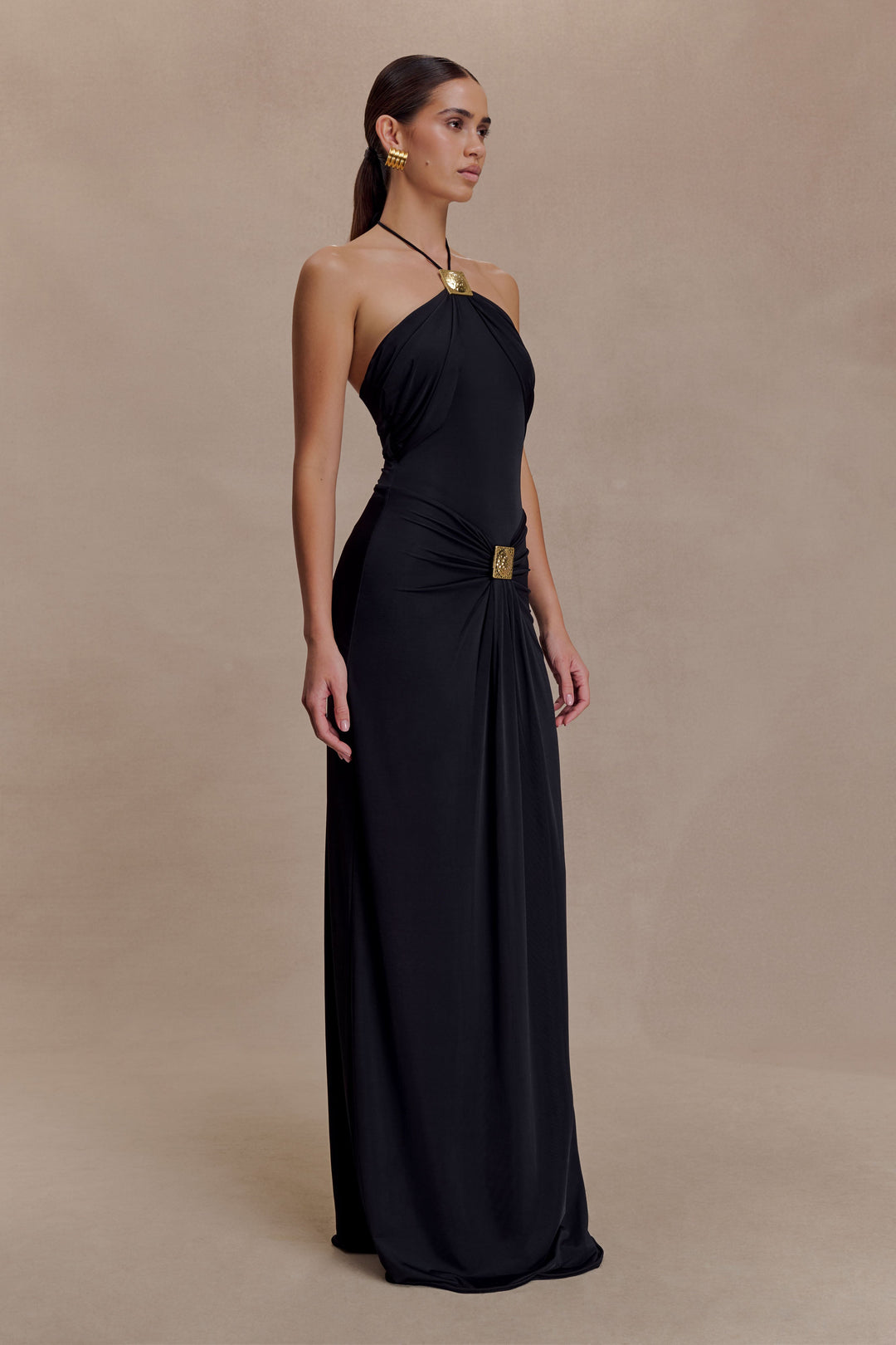 Quincy Siyah Halter Maxi Elbise - Şık Donanım Detaylarıyla