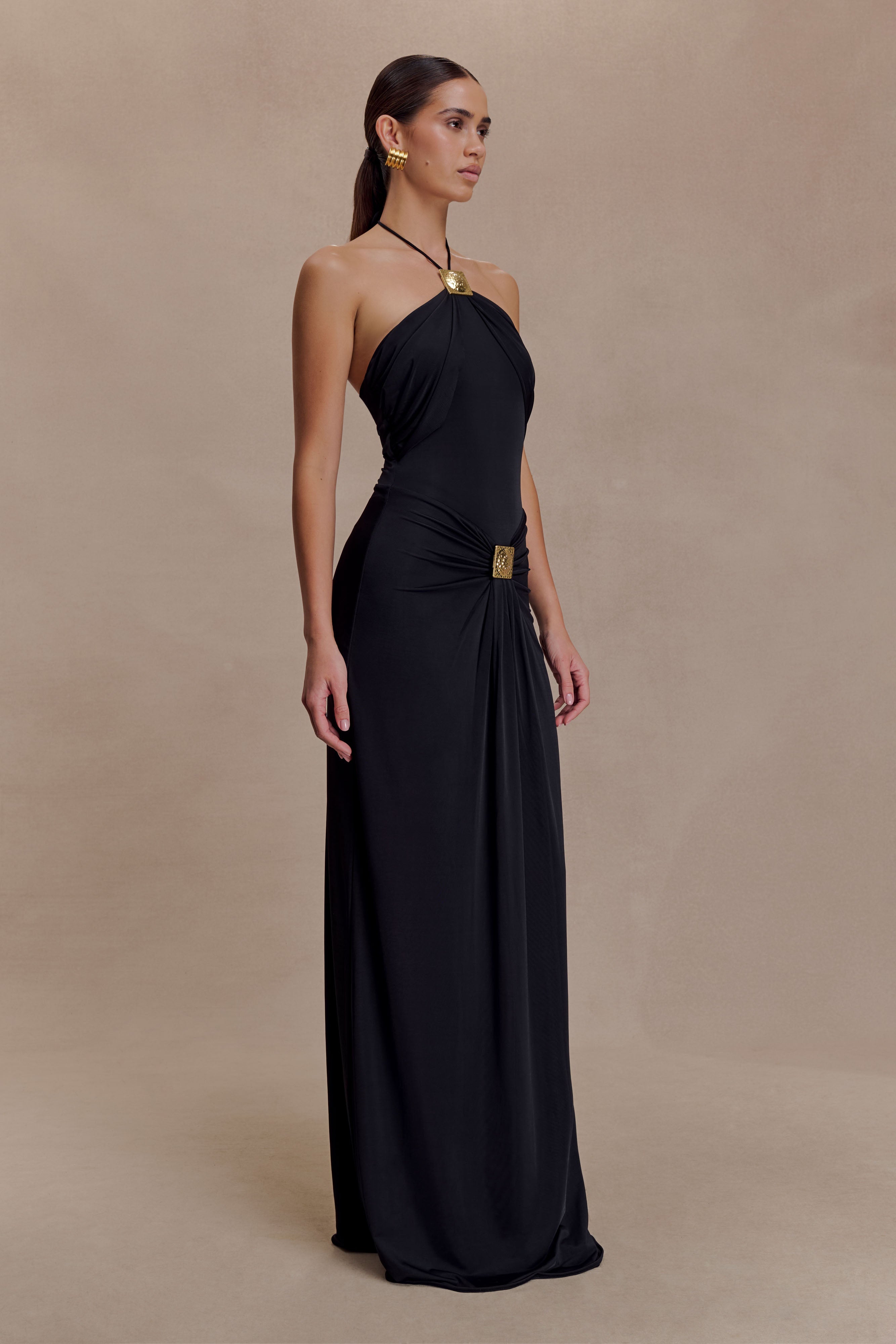 Quincy Siyah Halter Maxi Elbise - Şık Donanım Detaylarıyla