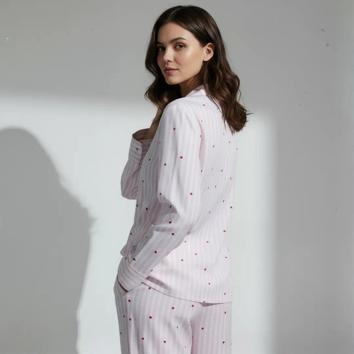 Kalp Desenli Uzun Kollu Pijama Takımı - Şık ve Rahat