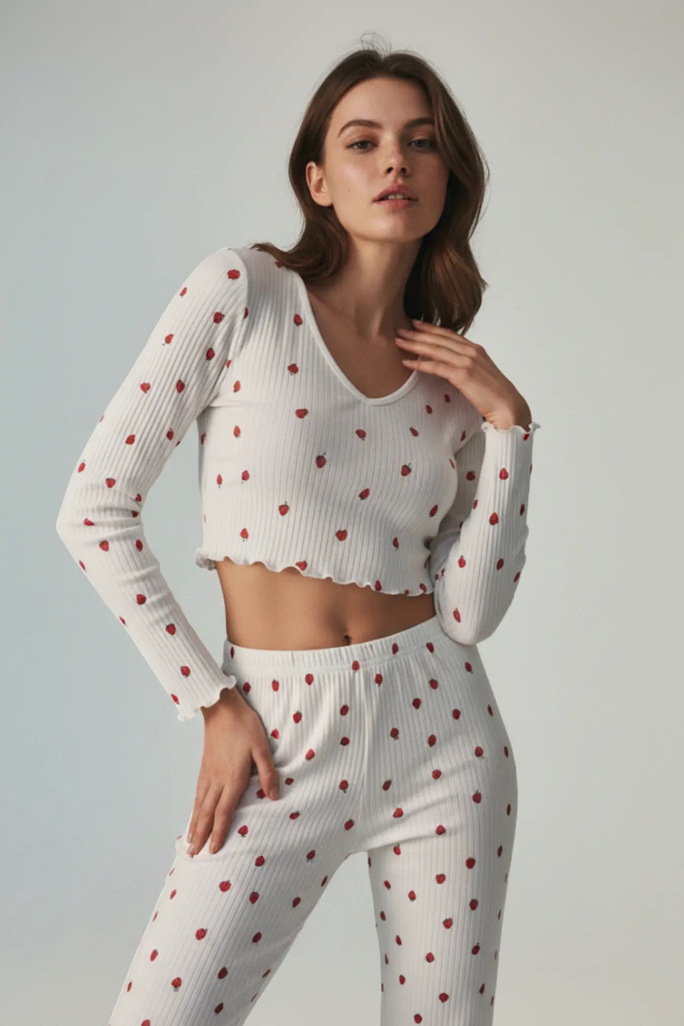Çilek Desenli Ribanalı Uzun Kollu Pijama Takımı