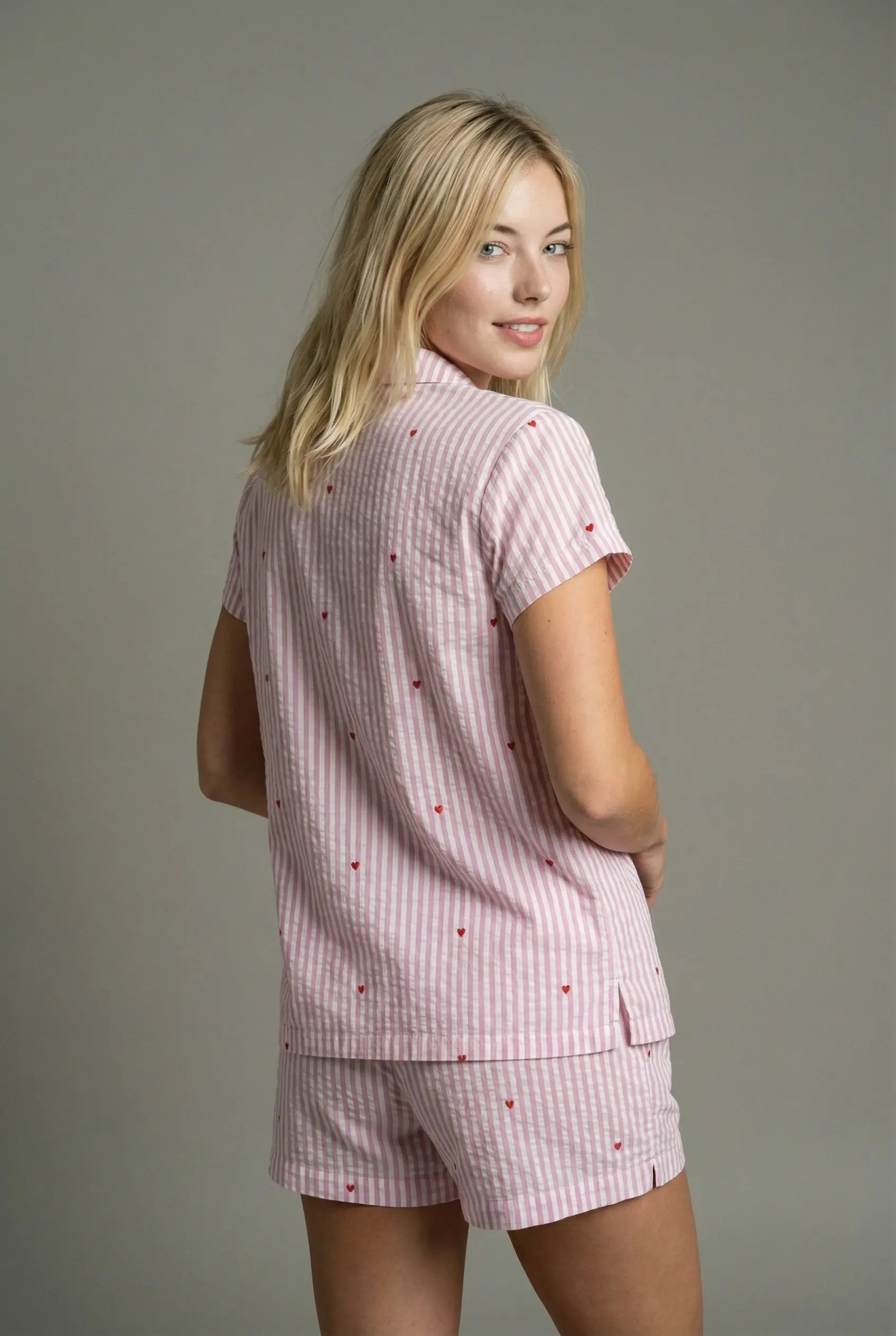 Kalp Desenli Kısa Kollu Pijama Takımı - Şık ve Rahat