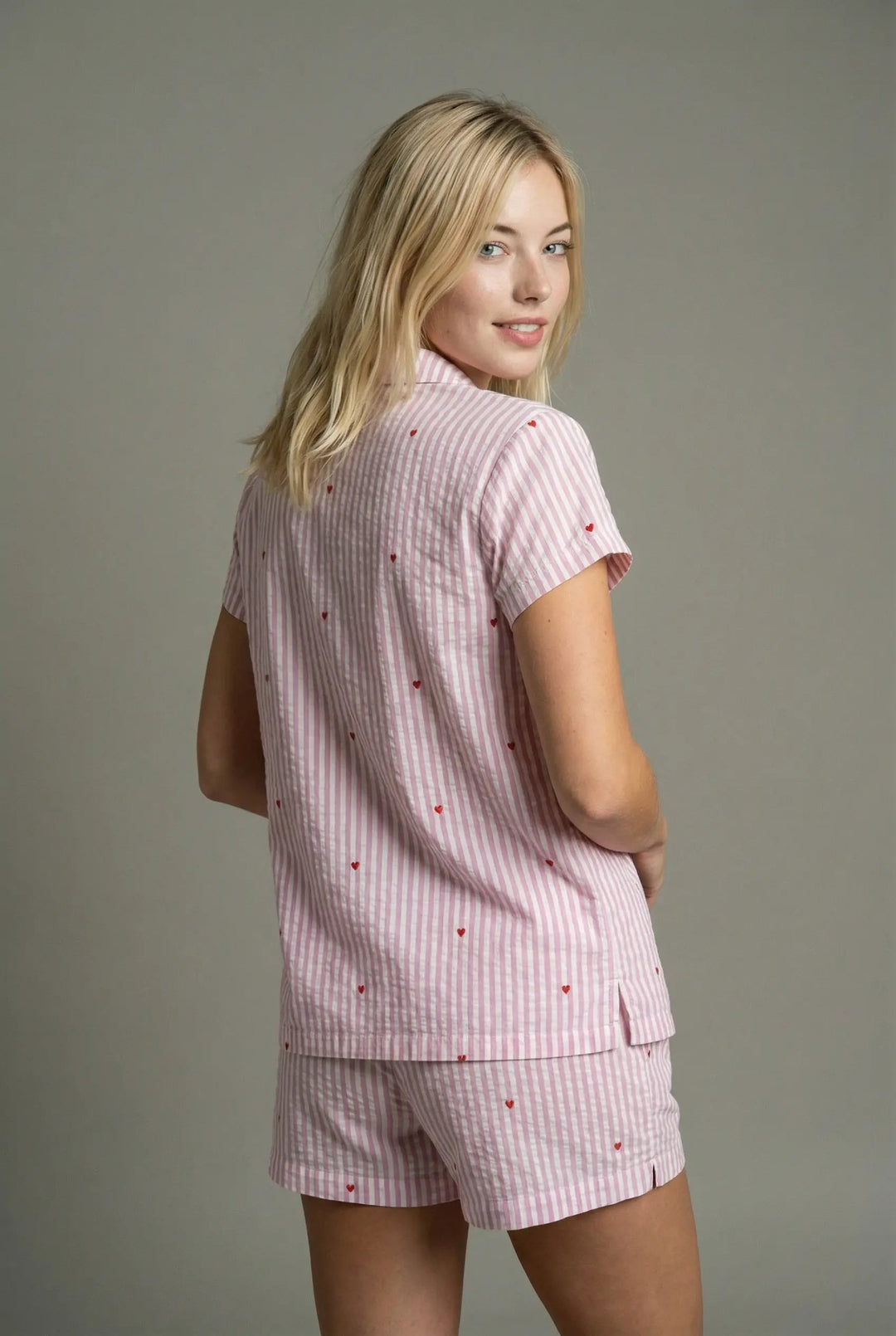 Kalp Desenli Kısa Kollu Pijama Takımı - Şık ve Rahat